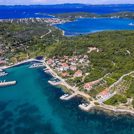 By The Sea - Pasman - 8405